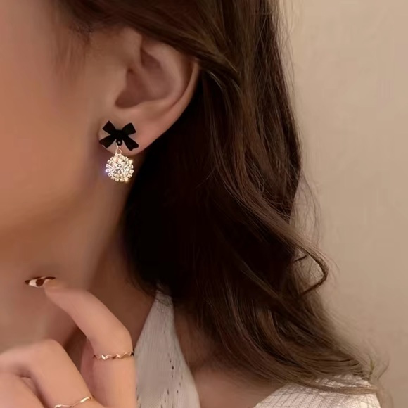 Bow and Snowflake Earrings - Picture 6 of 6